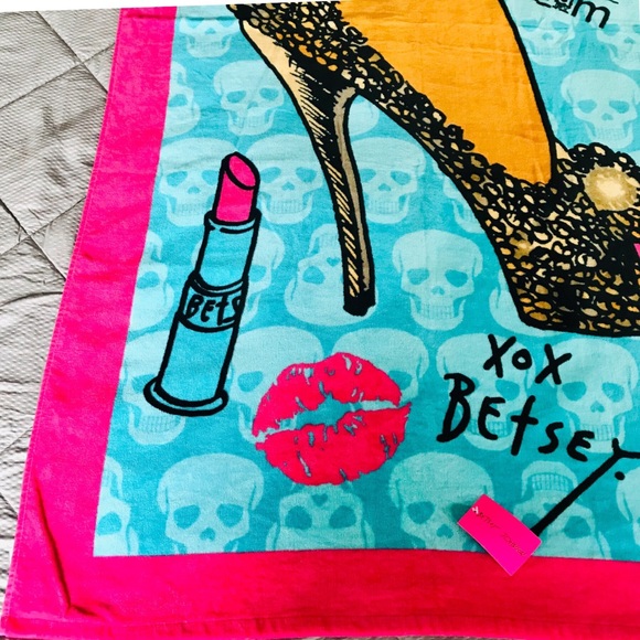 Betsey Johnson Pink & Aqua Party Heel Beach Towel - Picture 7 of 8